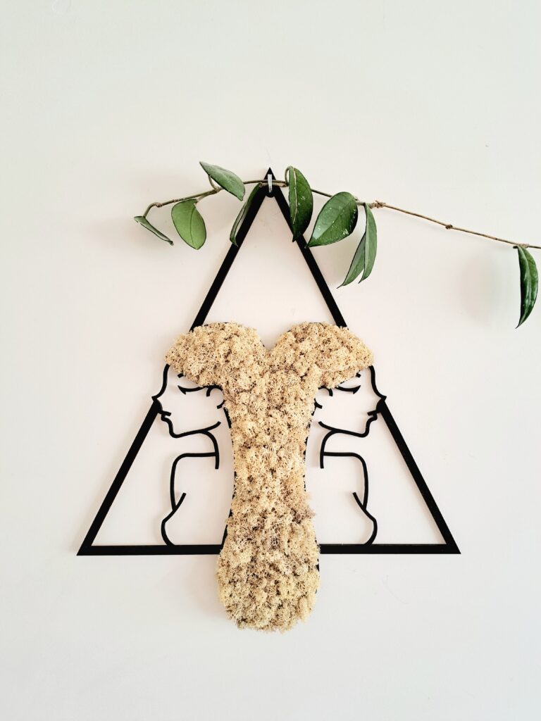 Znak zodiaku bliźnięta, blond włosy,