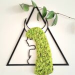 znak zodiaku byk, kobieta byk, obraz z chrobotka reniferowego, kobieta z mchu