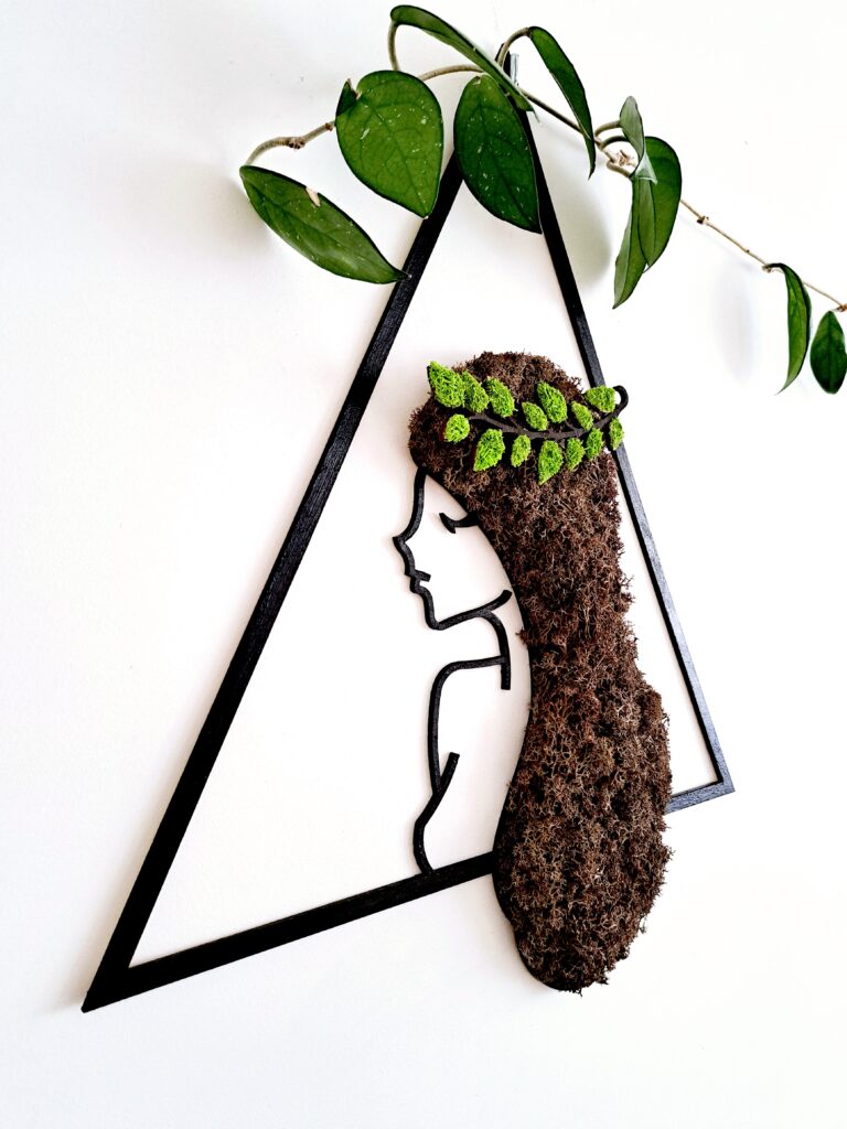 Profil kobiety z chrobotka.