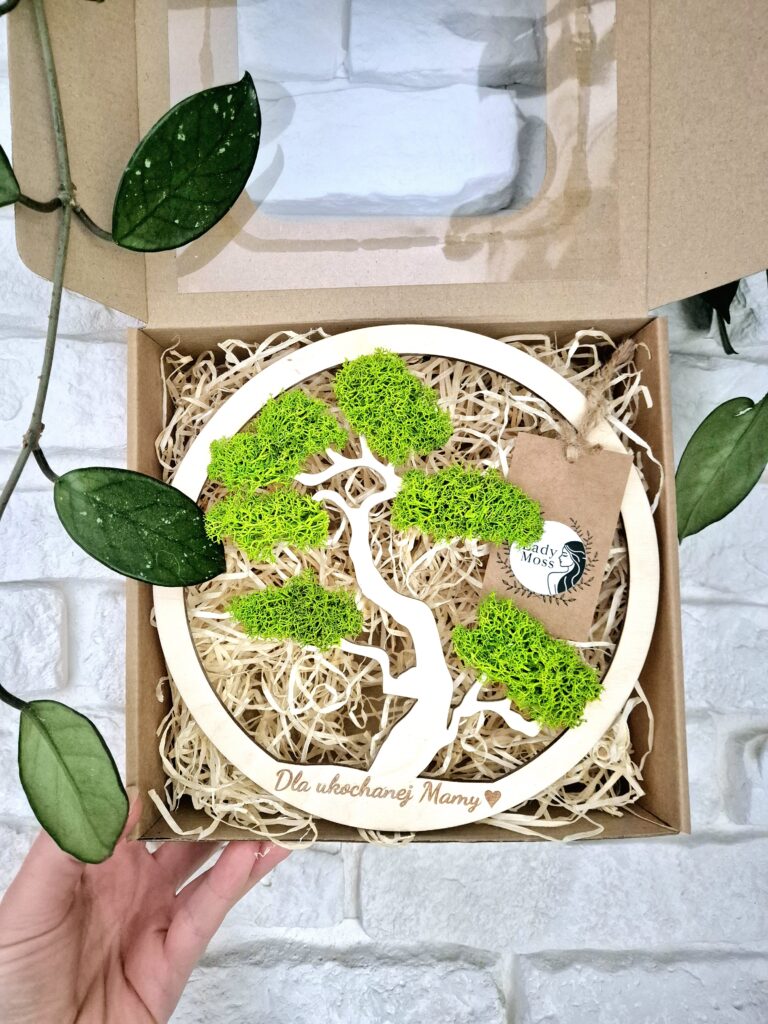 Naturalny obraz z mchu z motywem bonsai – idealny prezent handmade.