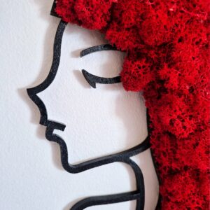 Zbliżenie na twarz w dekoracji z chrobotka reniferowego przedstawiającą zodiakalną kobietę Baran.