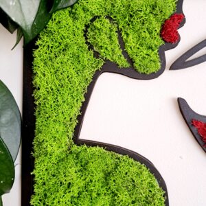 Portret kobiety z kieliszkiem wina i z chrobotka reniferowego