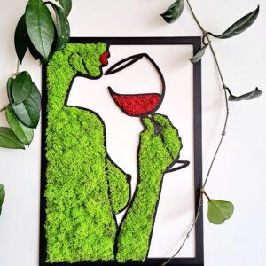 Kobieta z kieliszkiem czerwonego wina. Obraz z chrobotka reniferowego.